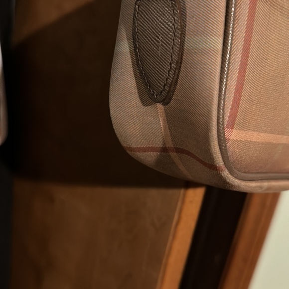 Burberry Crossbody used in new condition - Picture 3 of 12